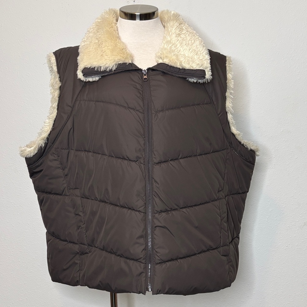 Dress Barn size 22/24 Brown Puffer Vest with Cream Faux Fur Collar